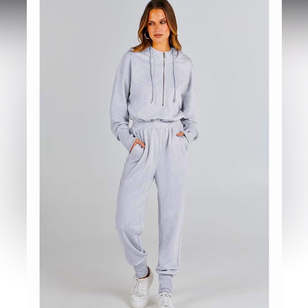 Long sleeve hodded jumpsuit